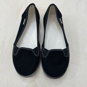 Vintage crocs! Canvass slip on women’s 7. Rare find!